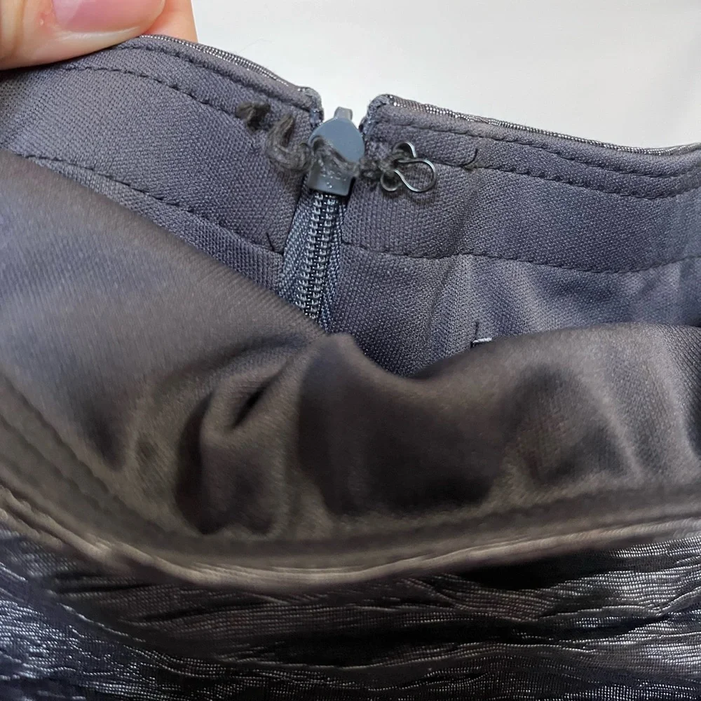 LE CHATEAU STRAPLESS RUFFLE DRESS - Picture 4 of 4